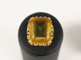 Vente aux enchères Bague 1900 en or jaune, belle monture ajourée ornée d'une citrine.  11