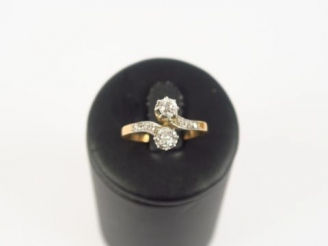 Vente aux enchères Bague Toi et Moi en or jaune et brillants.  3 g