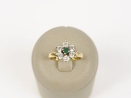 Bague marguerite en or et émeraude (usée), pierres d'entourage sans va