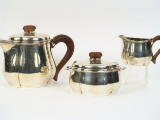 Vente aux enchères Service à thé et à café 3 pièces de style Art Déco en argent, poinçon 