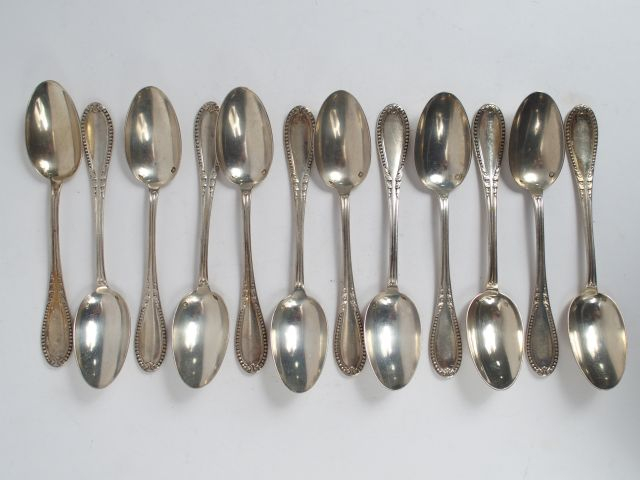 Ménagère en argent de style Louis XVI poinçon Minerve, MO : Laparra co