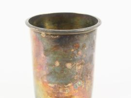 Grande timbale en argent, poinçon Minerve. 81g