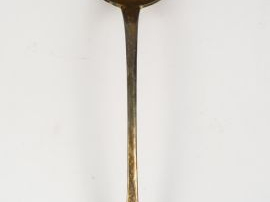 Vente aux enchères Une grande louche en argent.  237 g