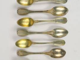 Vente aux enchères 12 petites cuillères en argent fin XVIIIe début XIXème.  358 g