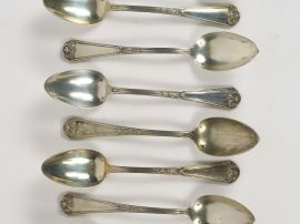 Vente aux enchères 12 petites cuillères en argent de style Louis XVI, poinçon Minerve. (u