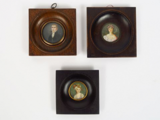 Vente aux enchères 3 différentes miniatures 1900 'Portraits'