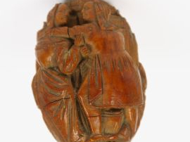 Œuf en corozo sculpté, début XIXème à décor de quatre personnages