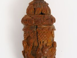 Vente aux enchères Etui à couture début XIXème en corozo sculpté, à décor de cavalier et 