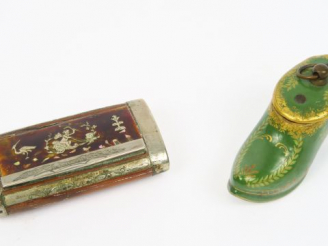 Vente aux enchères Boite à priser Napoléon III en corne, écaille et nacre, boite à priser