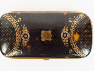 Vente aux enchères Etui à lunettes Napoléon III en écaille blonde et pomponne daté 1872
