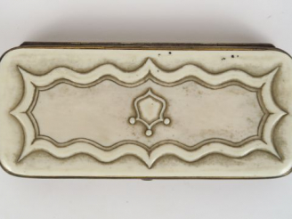 Vente aux enchères Etui à lunettes Napoléon III en ivoire et métal