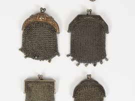 Vente aux enchères 6 bourses argent ou métal, boite ovale en argent