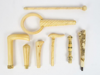 Vente aux enchères 8 manches d'ombrelle en ivoire