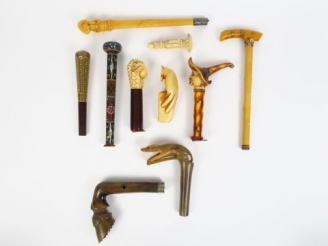 Vente aux enchères 10 manches d'ombrelle en ivoire, cloisonné, corne, composition