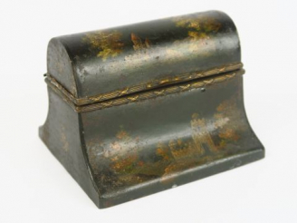 Vente aux enchères Encrier en tôle peinte à décor de château fort sur fond vert