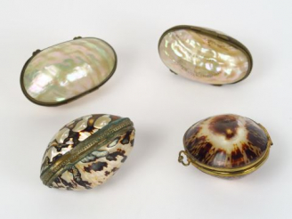 Vente aux enchères 4 différentes boites en nacre