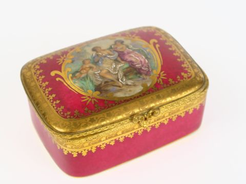 Boite de style Louis XVI en porcelaine de Limoges
