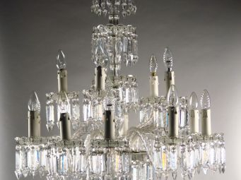 BACCARAT. Lustre à pampille en cristal, éclairant à 15 lumières. H. 10