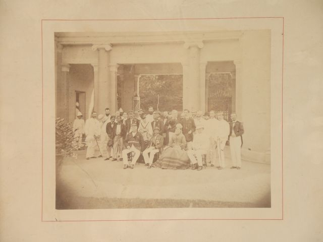 Ensemble de 4 photographies en noir et blanc et polychromes 'souvenirs