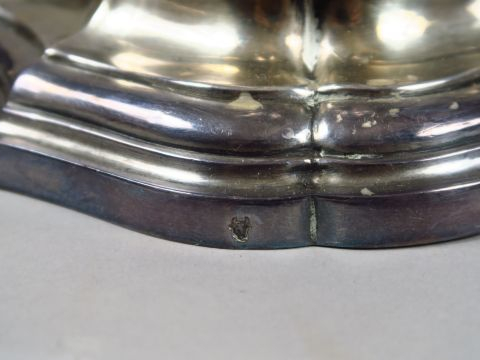 Paire de bougeoirs XVIII ème en argent. Paris 1774-1775. Poids : 1275 