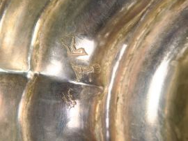 Paire de bougeoirs XVIII ème en argent. Paris 1774-1775. Poids : 1275 