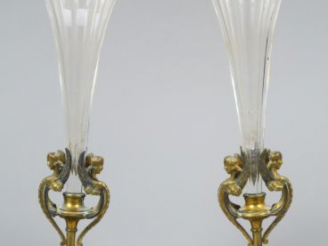 Vente aux enchères Paire de vases Napoléon III en cristal et bronze, à décor de chimères