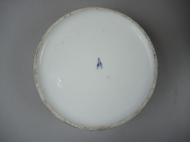 	Paire de cache-pots cornet XIX ème en porcelaine de Locré, à décor d’