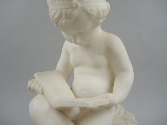 Sujet fin XIX ème en albâtre « Amour lisant » H. : 46.5 cm