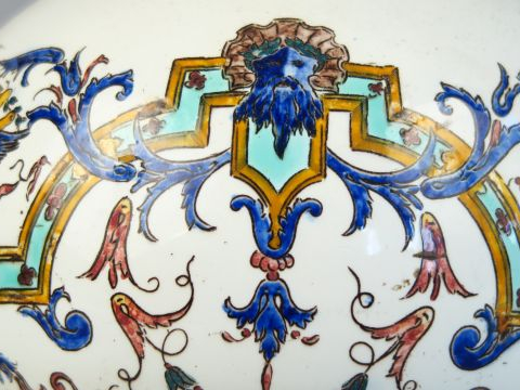 Paire de lampes à pétrole en faïence polychrome de Gien, à décor de st