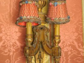 Paire d’appliques doubles de style Louis XVI en bois sculpté et doré, 