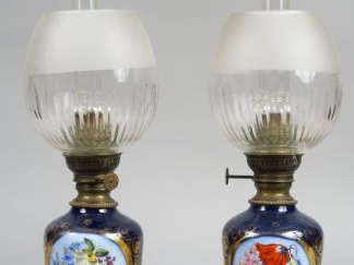 Paire de lampes à pétrole Napoléon III en porcelaine de Valentine, à d