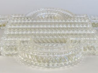 Chemin de table en cristal de Baccarat  (manque un élément)