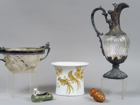 Aiguière de style Rocaille en verre et métal jardinière en verre et mé
