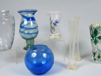 Vente aux enchères 8 différents vases de fleurs