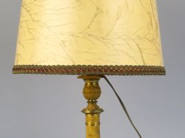 Vente aux enchères 	Un bougeoir XIX ème en laiton doré