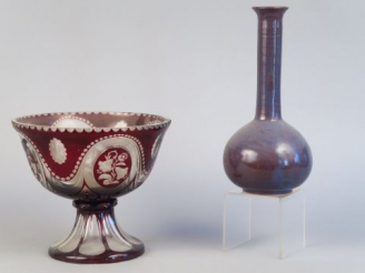 Vente aux enchères Soliflore en céramique sang de bœuf  Coupe sur piédouche en cristal ru