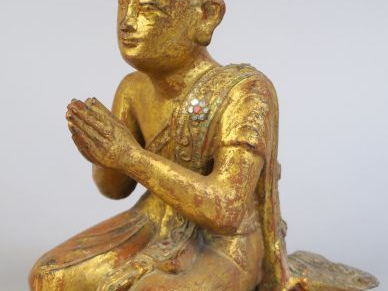 Sculpture thaï en bois doré « Moine en prière » H. : 25 cm