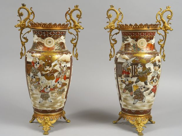 	Paire de vases montés en céramique polychrome de Satzuma, monture lai