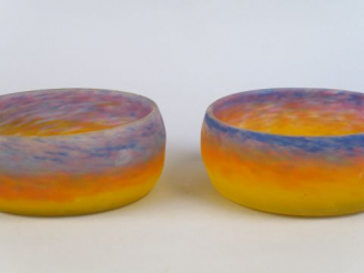 Vente aux enchères 	MULLER. Paire de coupes Art Déco en verre polychrome