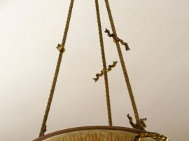 LE VERRE FRANÇAIS. Suspension Art déco en verre, à décor stylisé orang