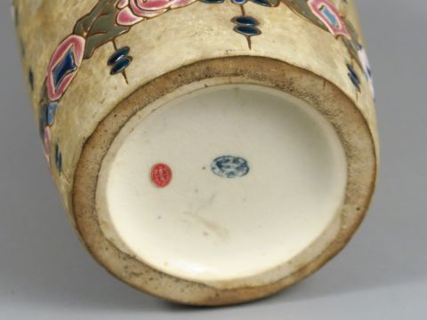 Vase en grés émaillé Art déco, à décor de frises de fleurs stylisées, 