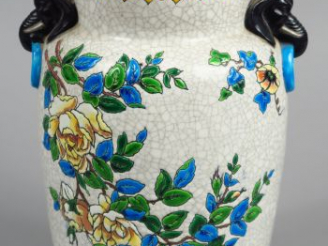Vente aux enchères Jean Vieillard à Bordeaux, vase en céramique à décor d’émaux polychrom
