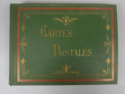 8 albums de cartes postales et un album de gravures