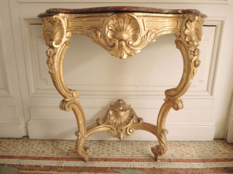 Vente aux enchères Console de style Louis XV en bois et stuc doré, à décor de palmettes e
