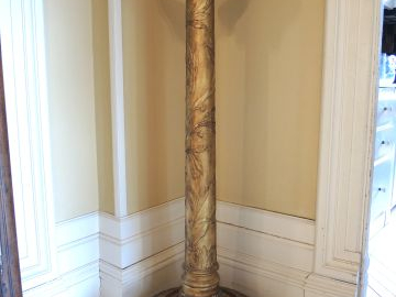 Sellette 1900 en bois et stuc doré, à décor de branches d’oliviers et 