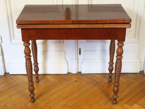 Table à jeux XIX ème en acajou et placage d’acajou