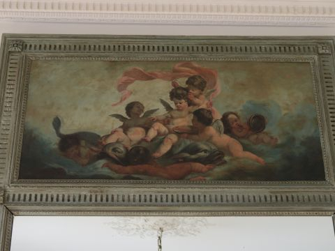 Trumeau de style Louis XVI en bois laqué gris, à décor de cannelures e