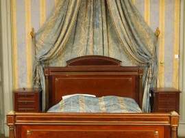 Mobilier de chambre à coucher de style Louis XVI en acajou et placage 