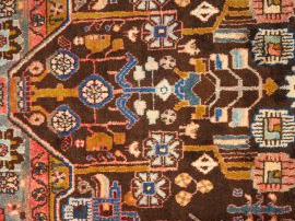 Tapis  d’Orient, fond polychrome