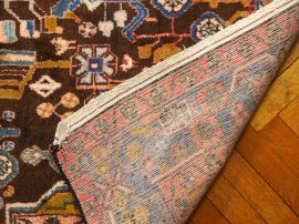 Tapis  d’Orient, fond polychrome
